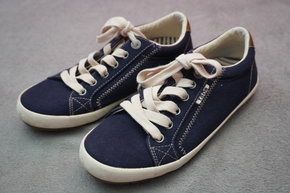 Taos Shoes Womens Size 7 Blue Star Burst Canvas Lace Up Casual Sneakers